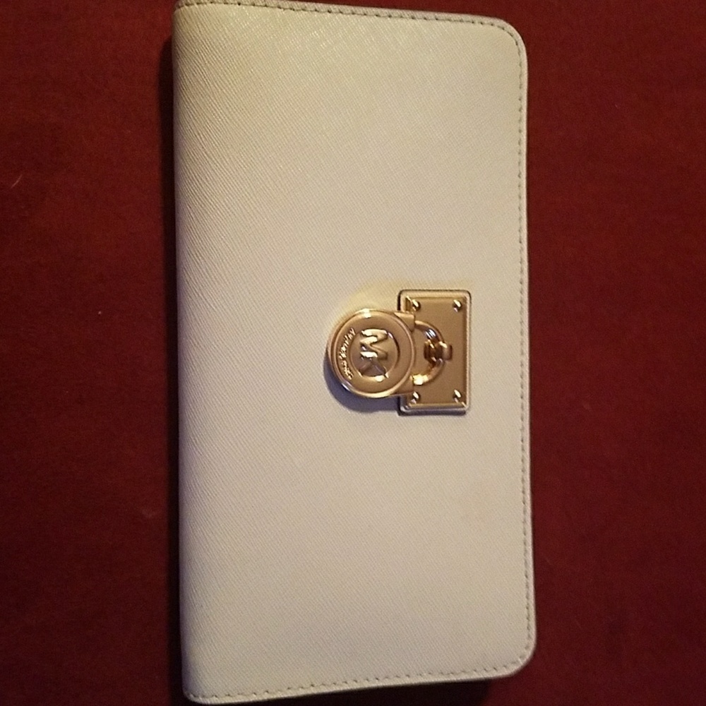SALE 🔥Michael Kors Buckle wallet